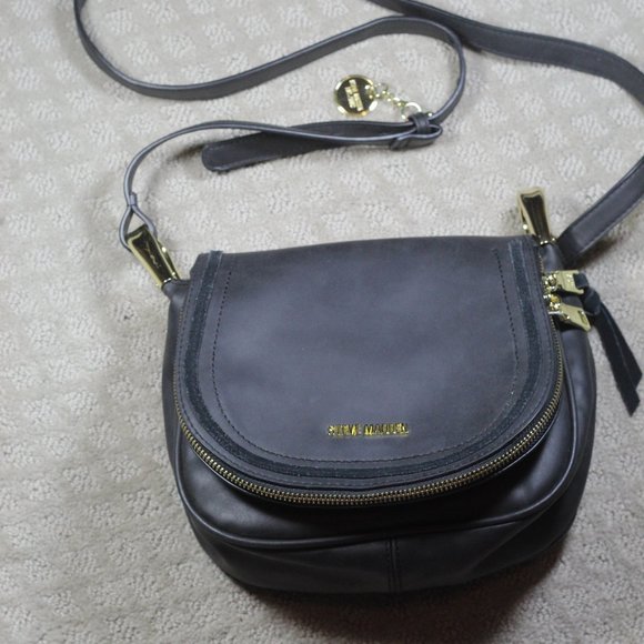 Steve Madden Medium Size Rounded Black Crossbody Purse - LIKE NEW - Picture 2 of 9